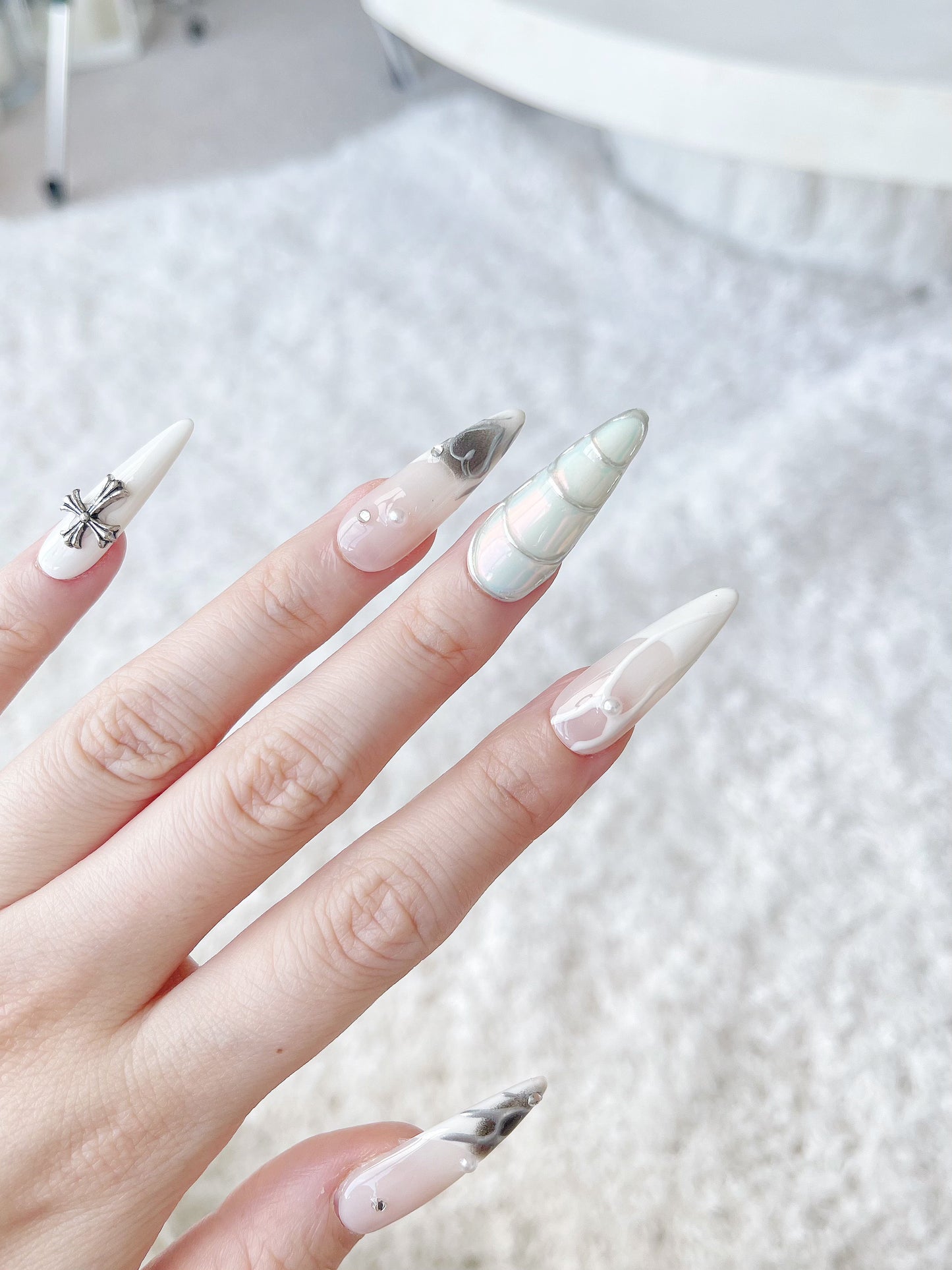 Silver Feather Streamer Press On Nails