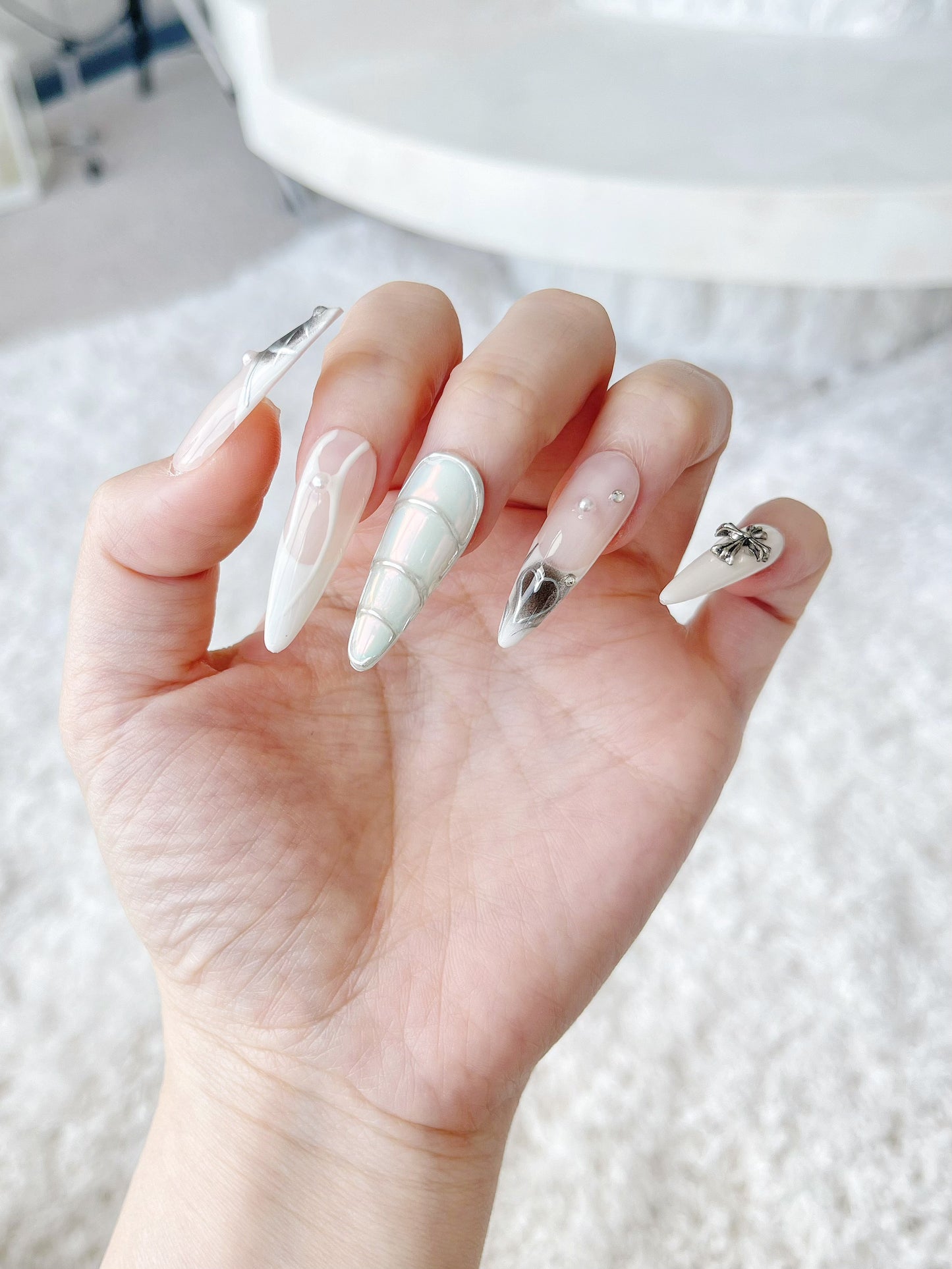 Silver Feather Streamer Press On Nails