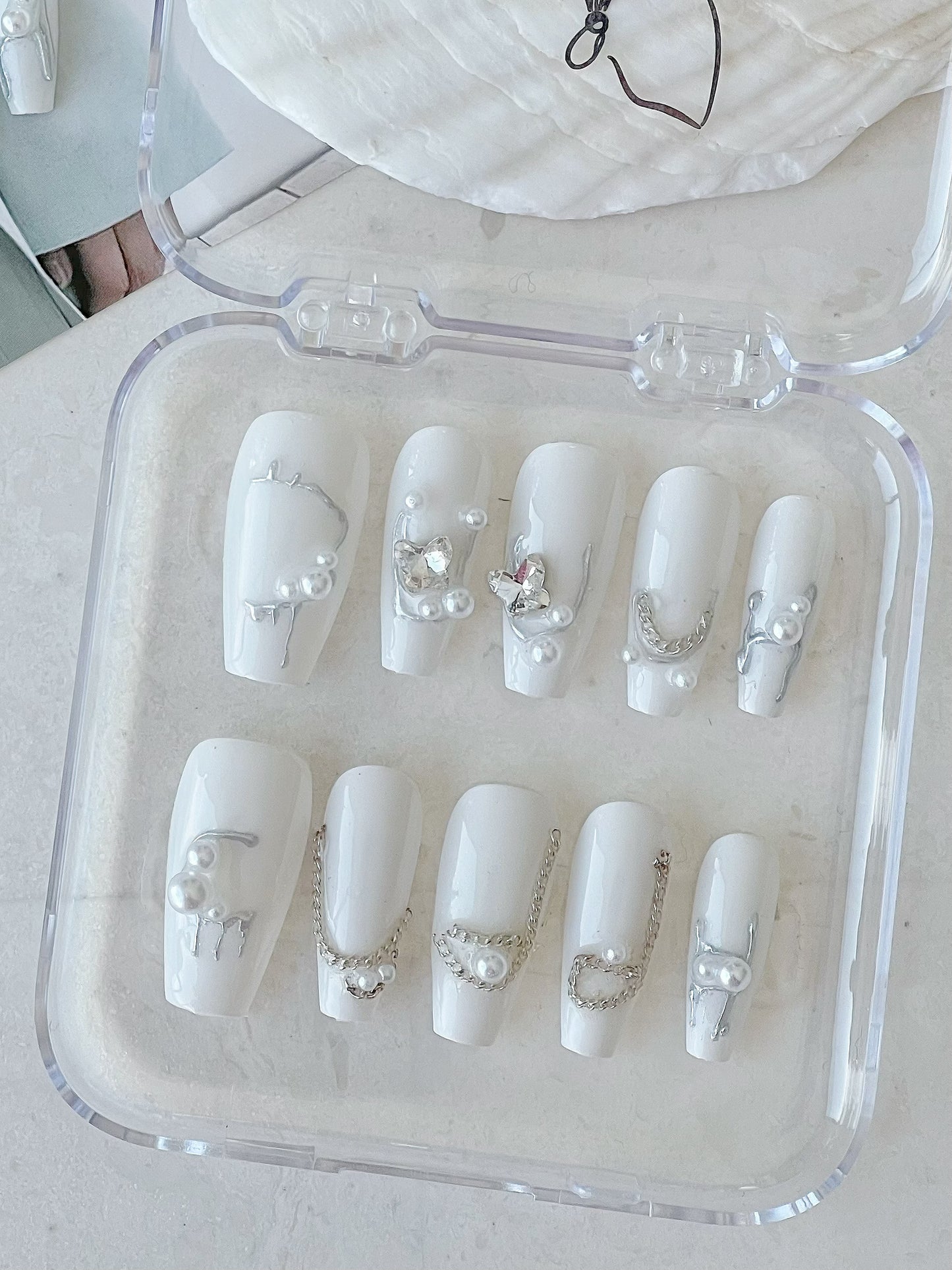 Snowy Mountain Press On Nails