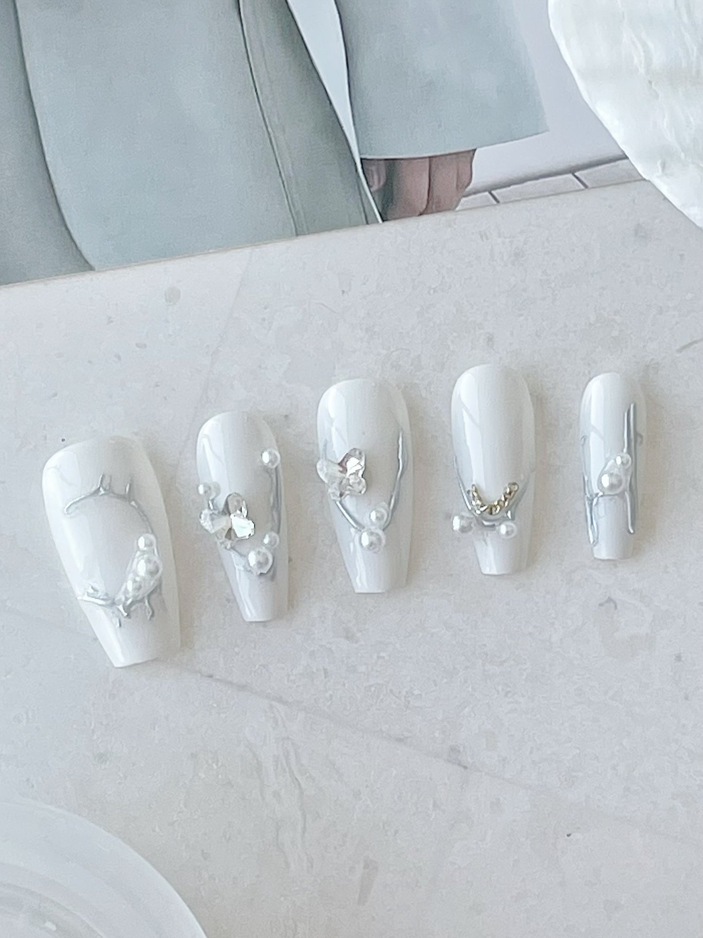 Snowy Mountain Press On Nails