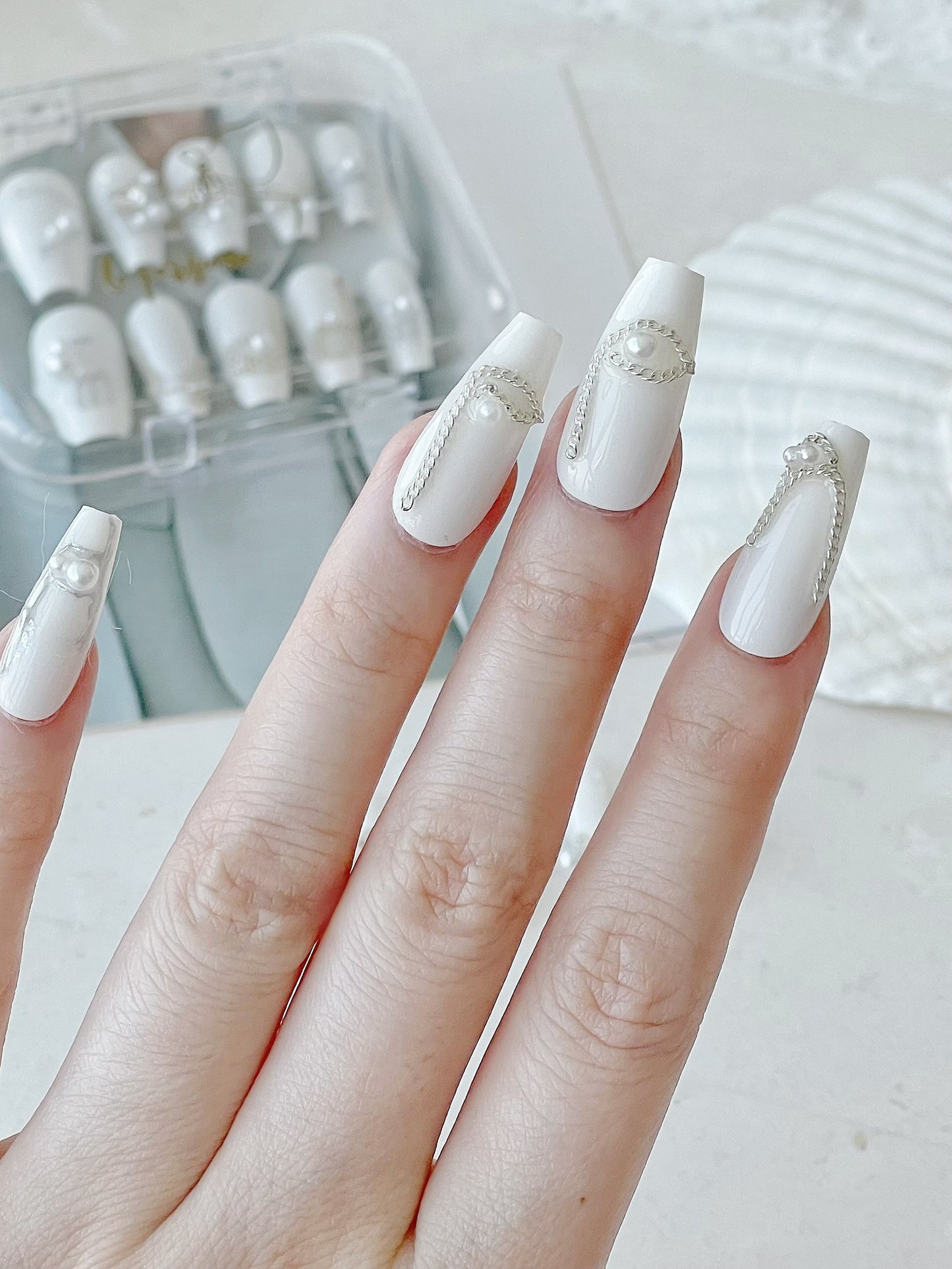 Snowy Mountain Press On Nails