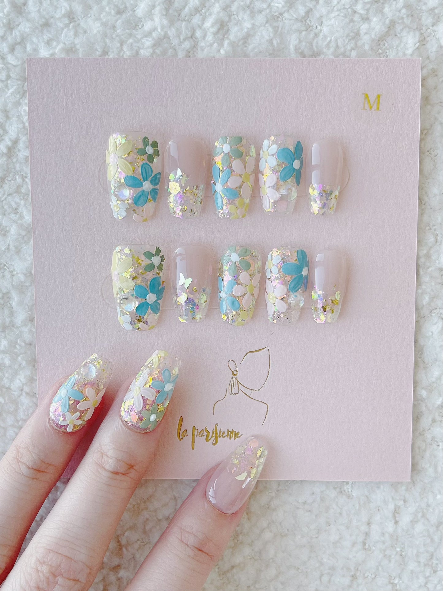 The Daisy Hiding In The Corner Loves You Deeply In Its Heart Press On Nails