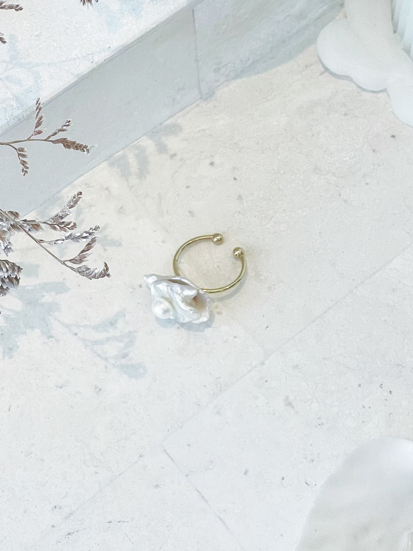 Lesní víla Gold Plated Baroque Pearl Flower Ring