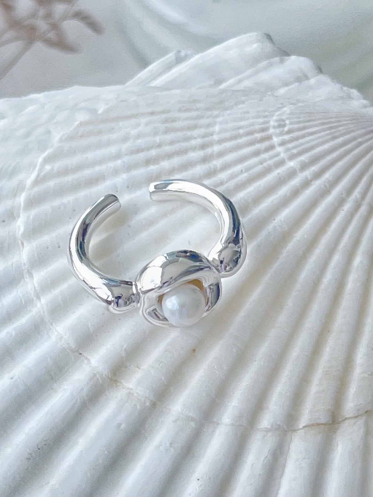 Urania Ring