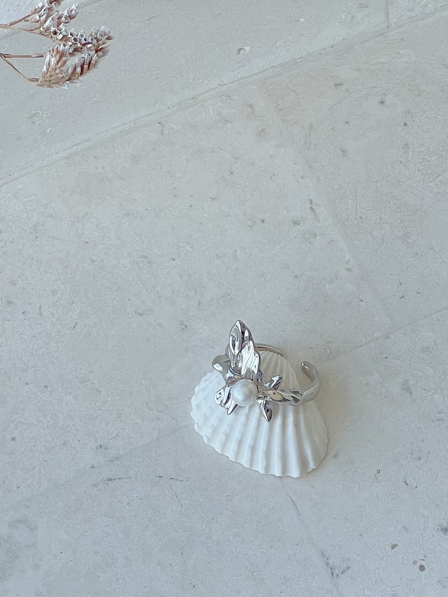 Luna Caelum Ring