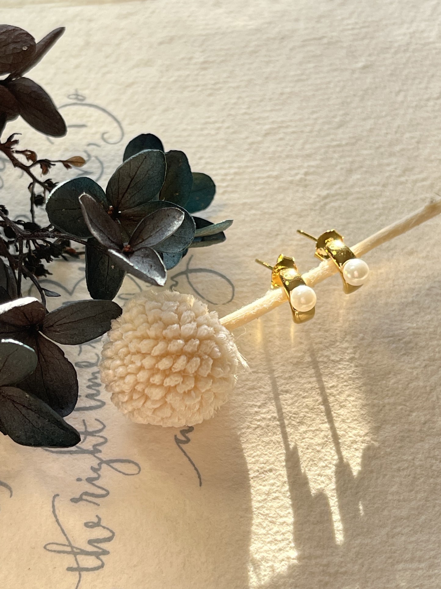 Carly Pearl Earrings