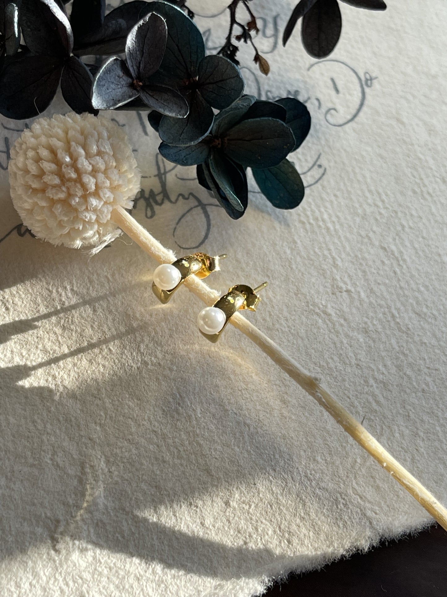 Carly Pearl Earrings