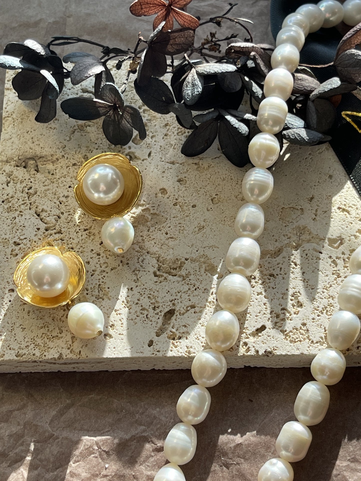 Allyson Pearl Earrings