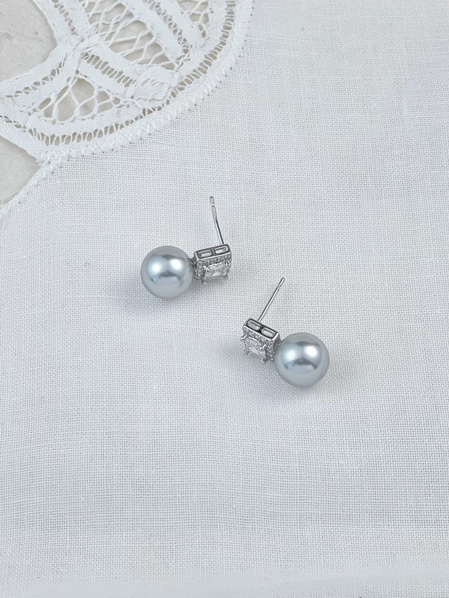 Silver Plated Cubic Zirconia Platinum Gray Pearls Stud Earrings