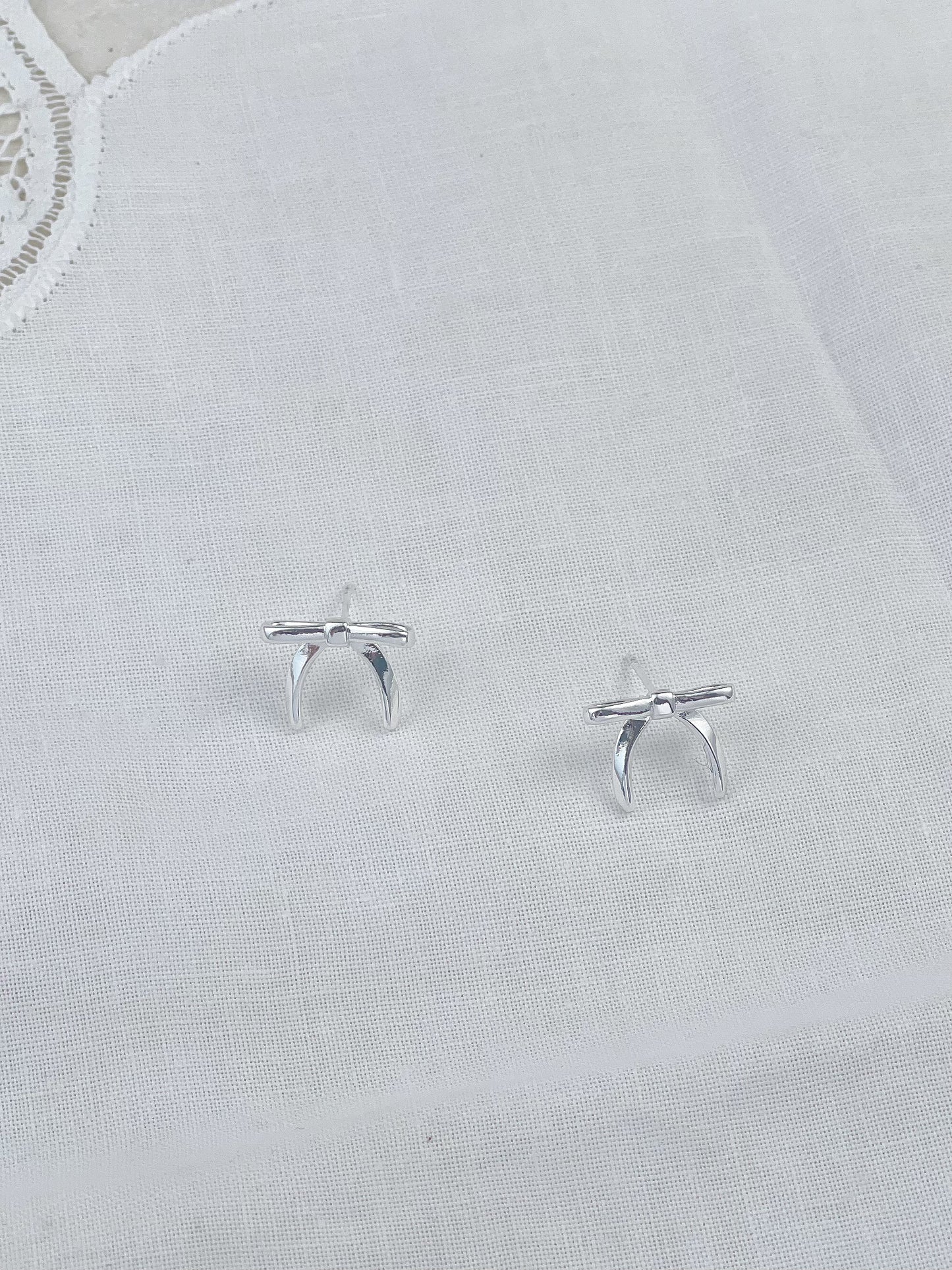 Silver Plated 3d Bow Stud Earrings