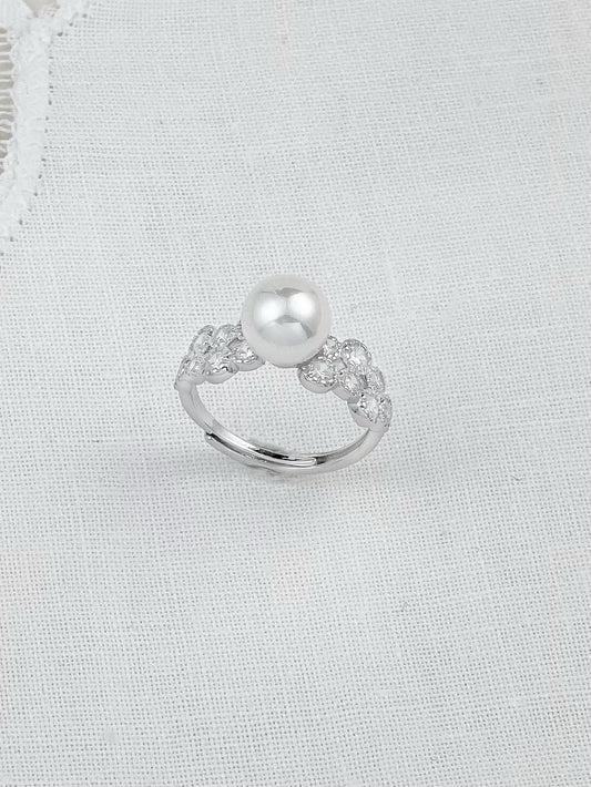 Silver Round Diamond Pearl Ring