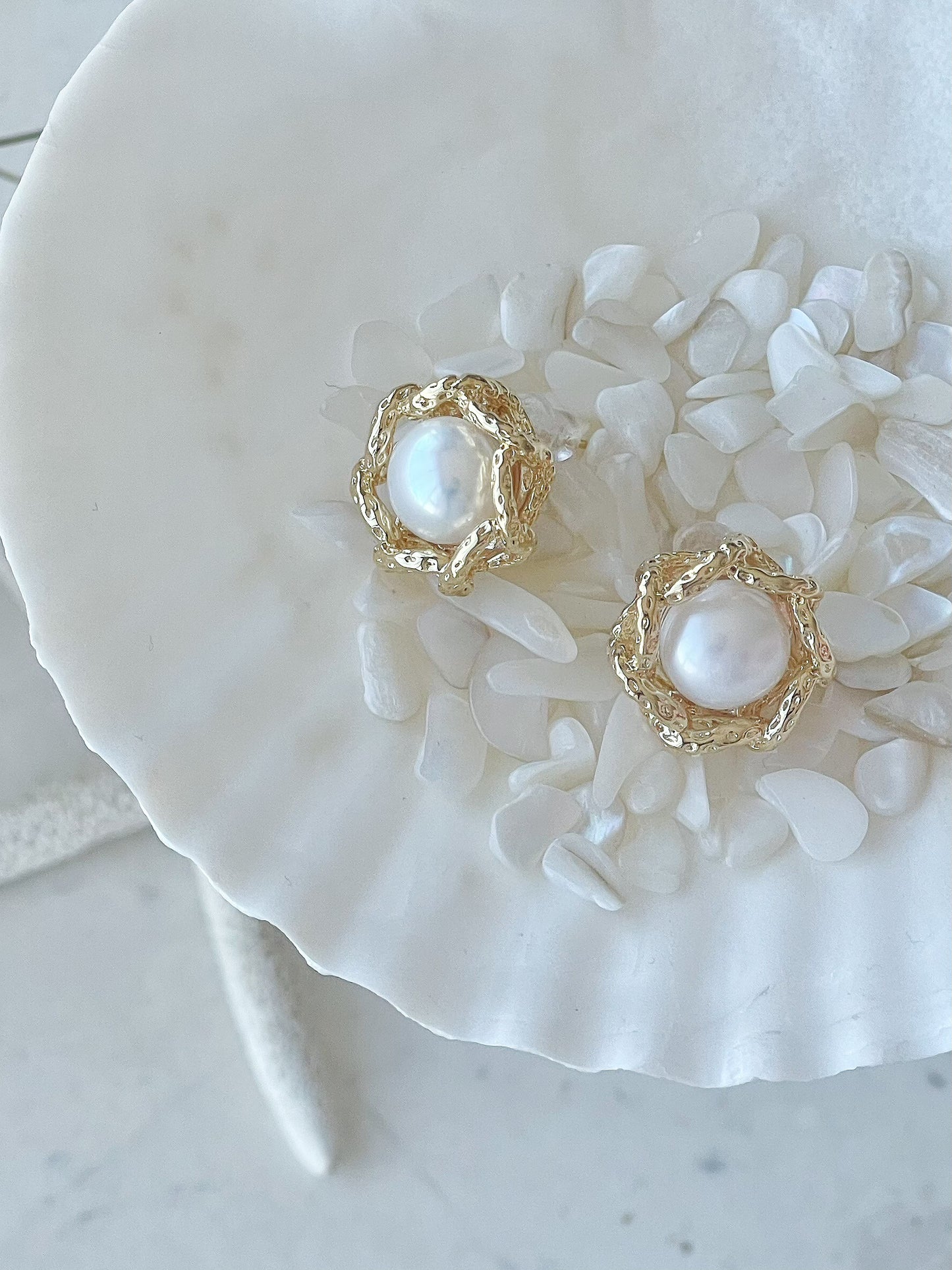 Sirenang-dagat Gold Plated Freshwater Pearl Stud Earrings