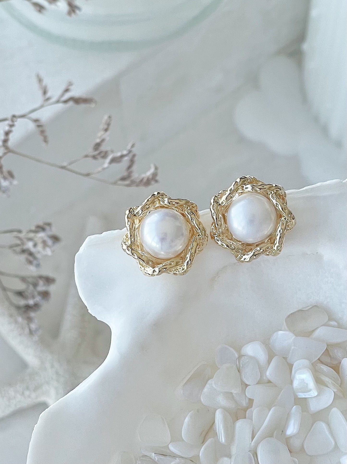 Sirenang-dagat Gold Plated Freshwater Pearl Stud Earrings