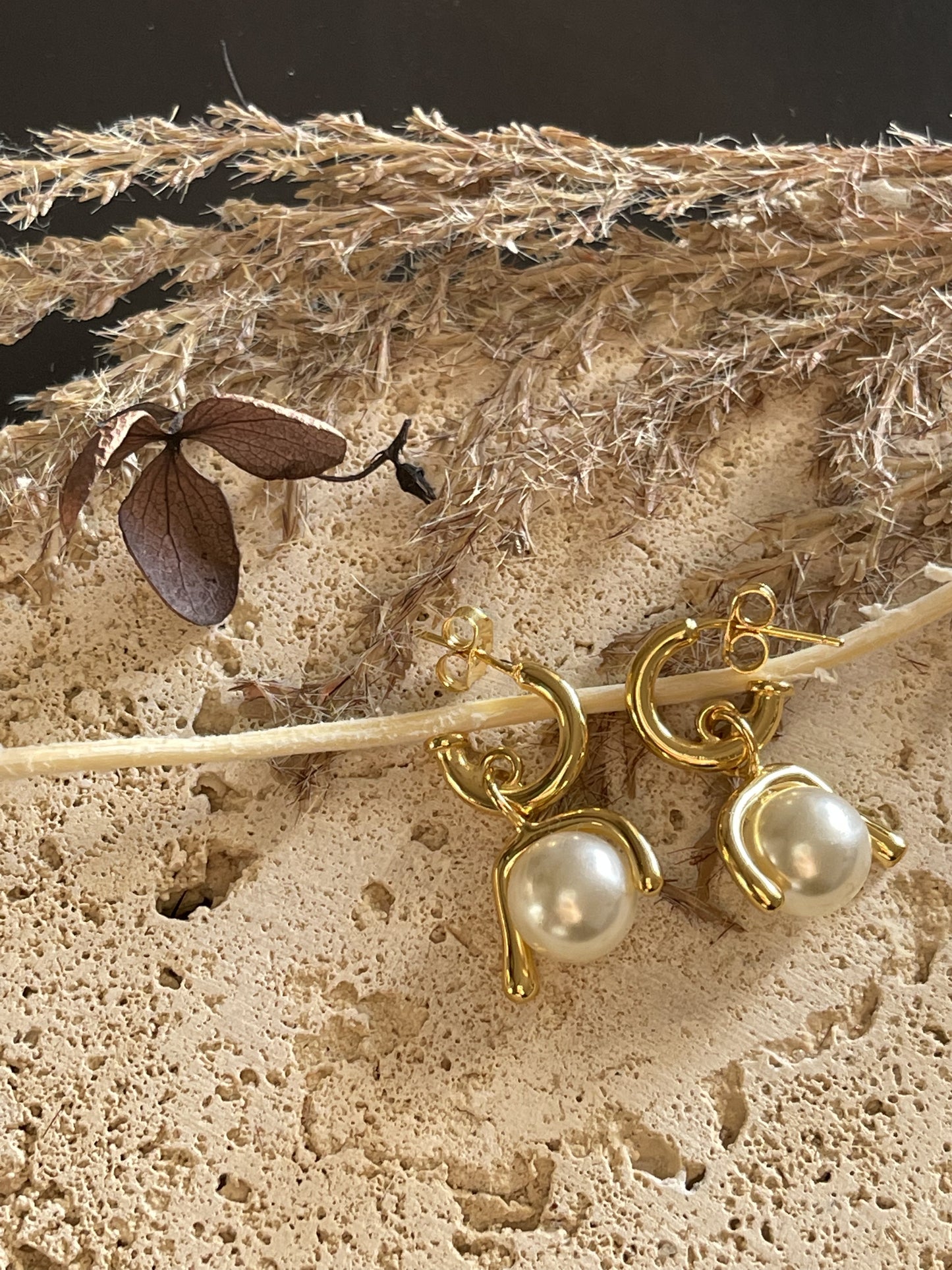 Chelsea Pearl Earrings