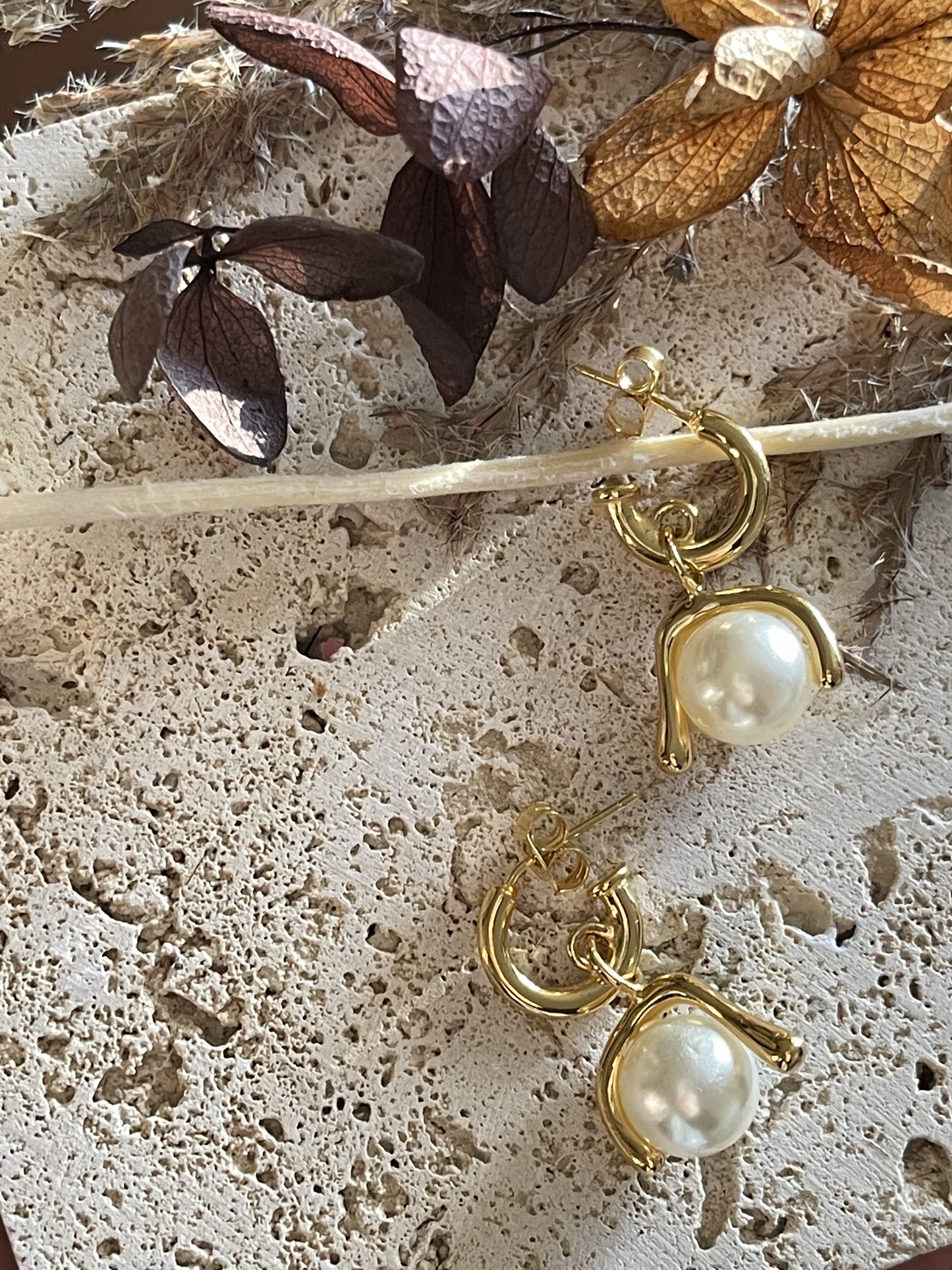 Chelsea Pearl Earrings